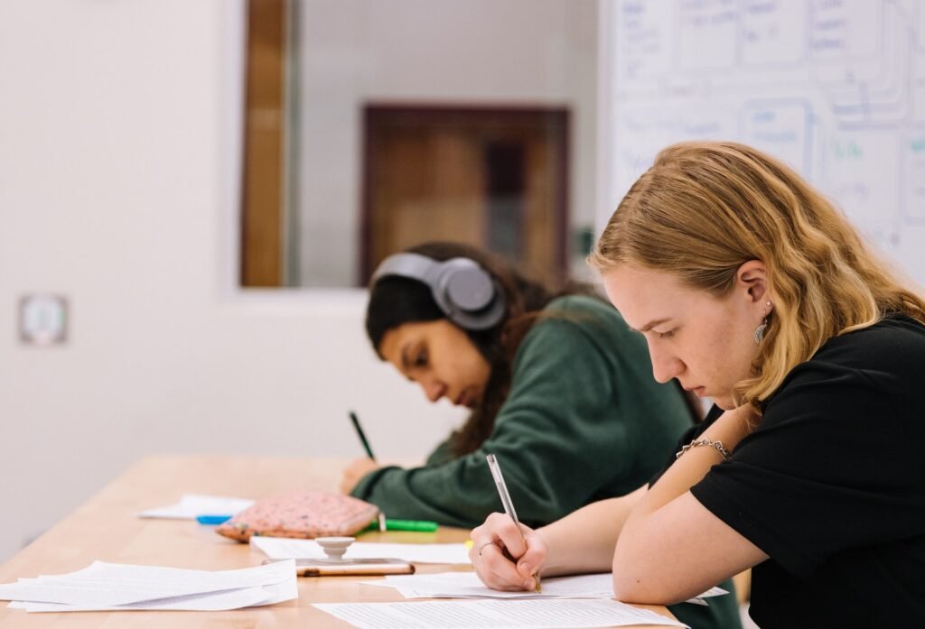 Inglês intermediário: quais as competências analisadas nos testes?