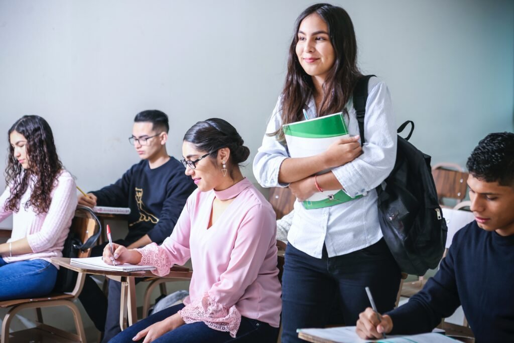 Cómo elegir la mejor escuela de inglés en Español 2025